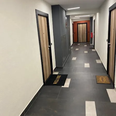 Atmartments Etna Bulevar, Free Private Parking Apartman