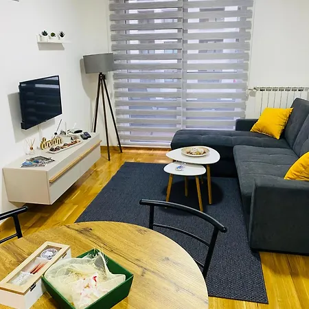 Atmartments Etna Bulevar, Free Private Parking شقة *